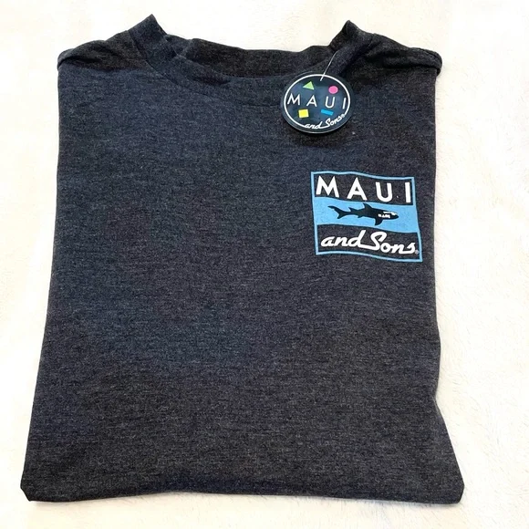 NWT Men’s Maui and Sons Long Sleeve Shark Logo Shirt - Picture 10 of 10